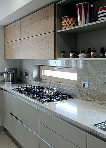 Verticale-cucina Cucina in Travertino Chiaro